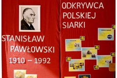 Nadanie imienia prof.S. Pawłowskiego  Szkole Podstawowej w Stalach. Tablica pamiątkowa. 
